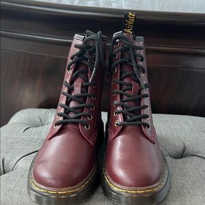 Doc Martens size 7 brand new Gorgeous color with bouncing soles